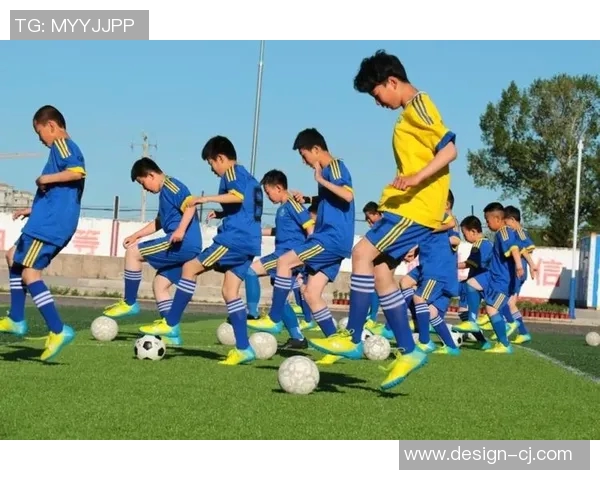 原地打坐足球的乐趣与技巧探索让我们一起体验全新运动方式 原地打坐足球的乐趣与技巧探索让我们一起体验全新运动方式