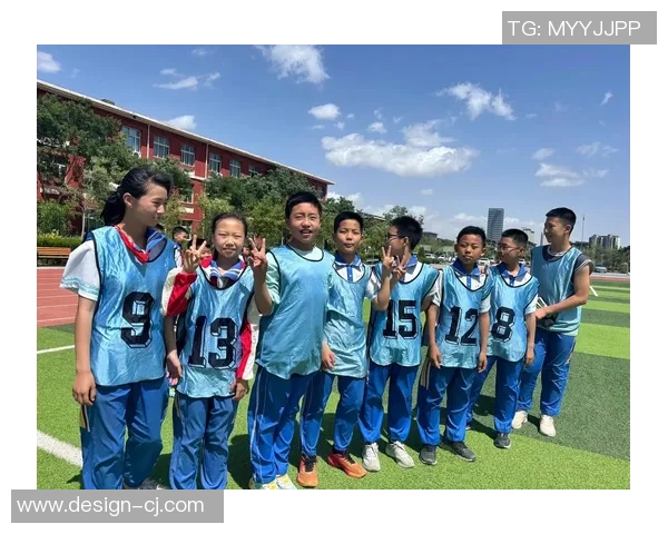 少年足球场上的梦想与拼搏:青春的热血与友谊的交织 少年足球场上的梦想与拼搏:青春的热血与友谊的交织